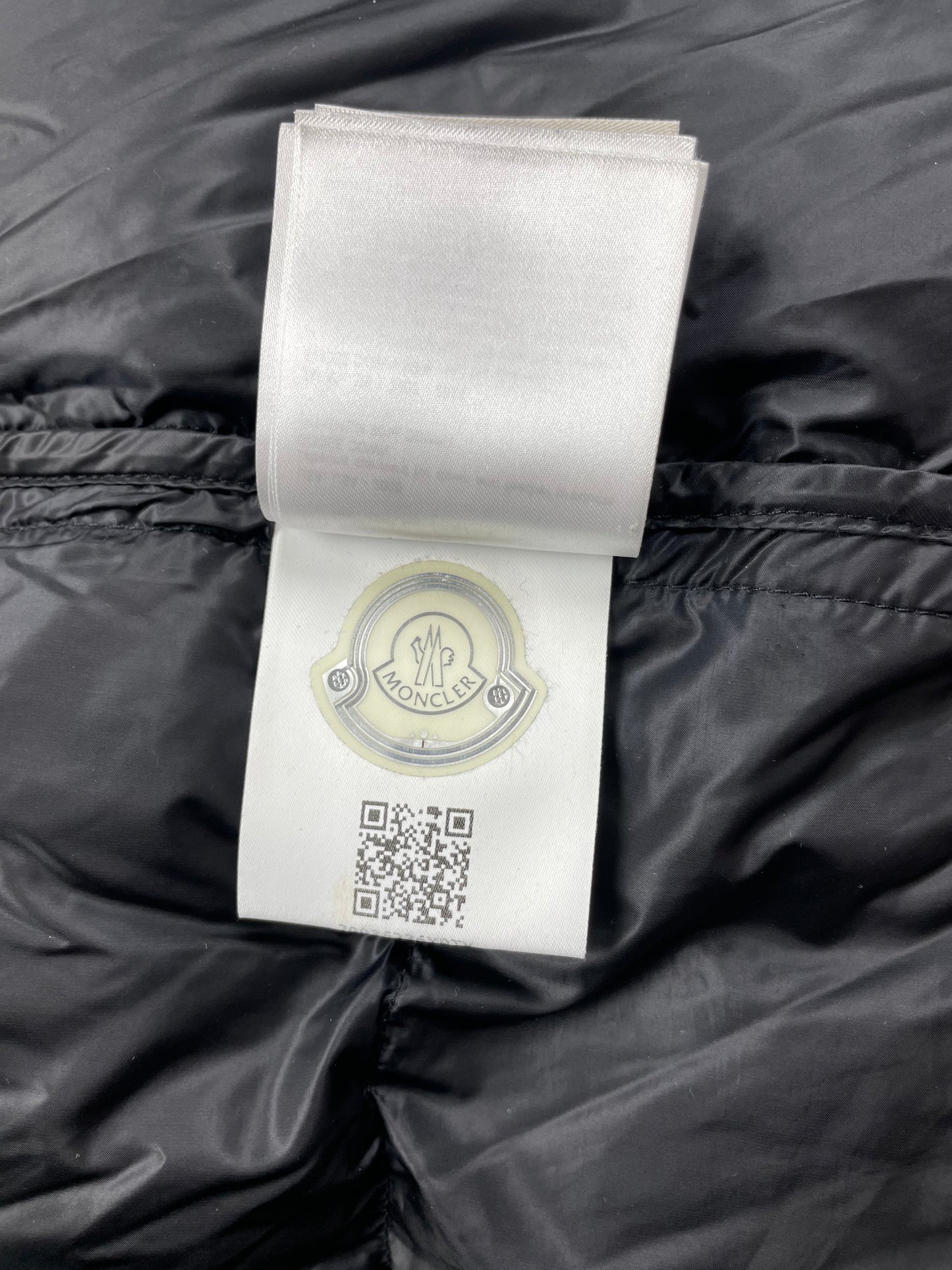 Moncler Aynard Down Jacket ~ Size 4 (large)