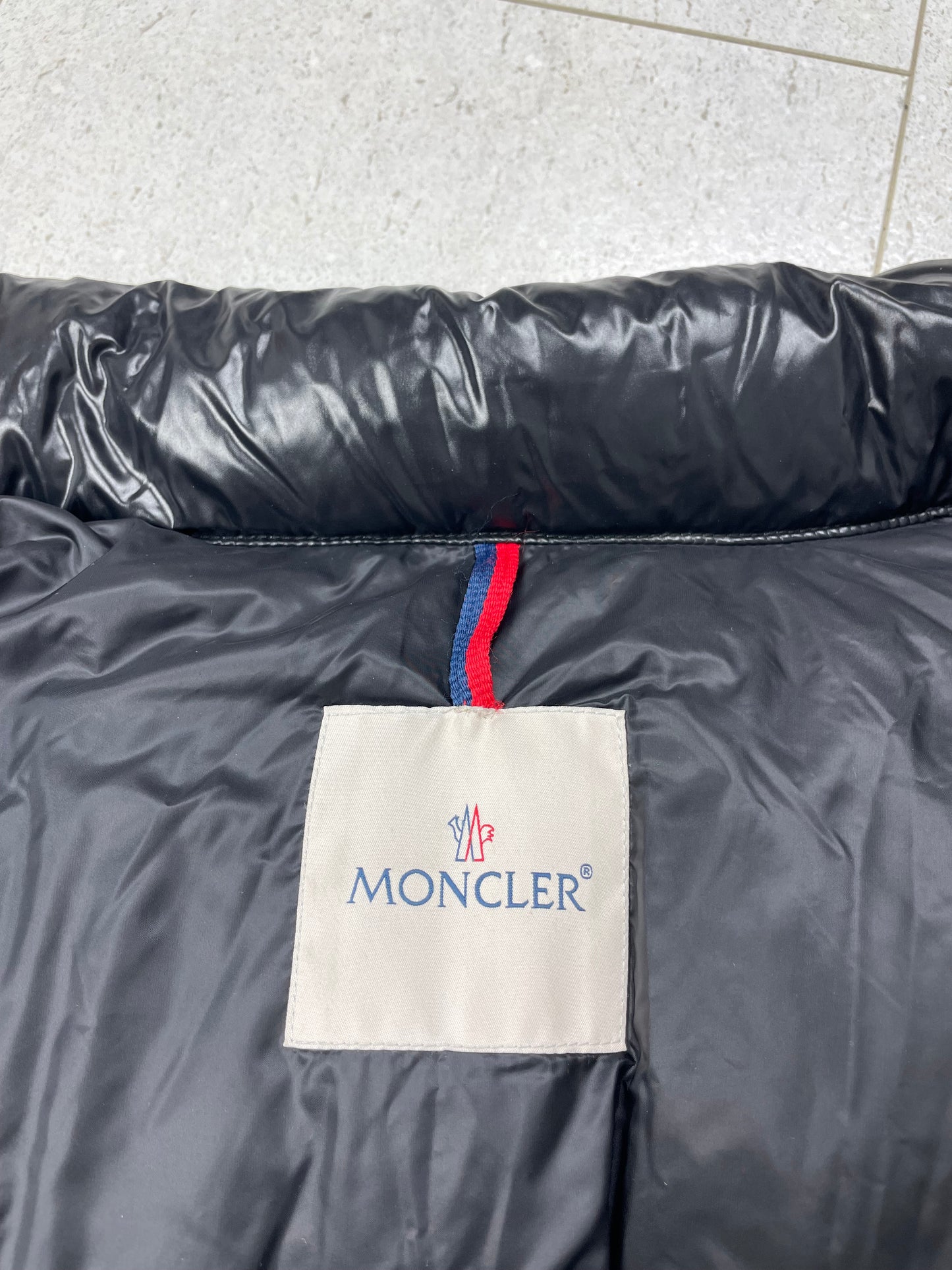 Moncler Aynard Down Jacket ~ Size 4 (large)