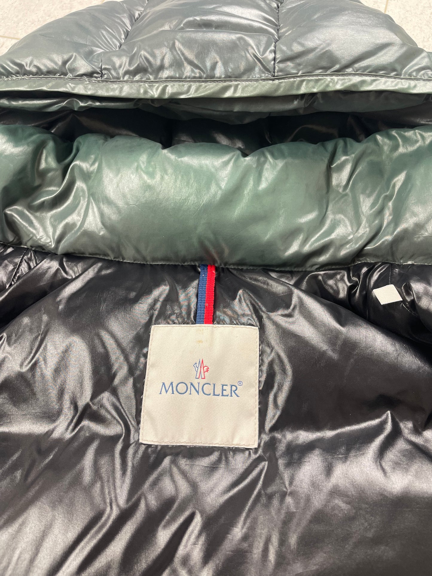 Moncler Maya Dark Grey | Size 1