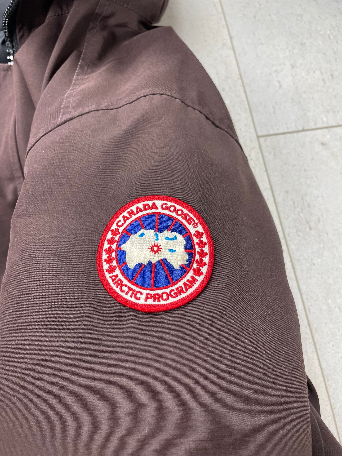 Canada Goose Men’s Chataeu  Parka ~ Size Small