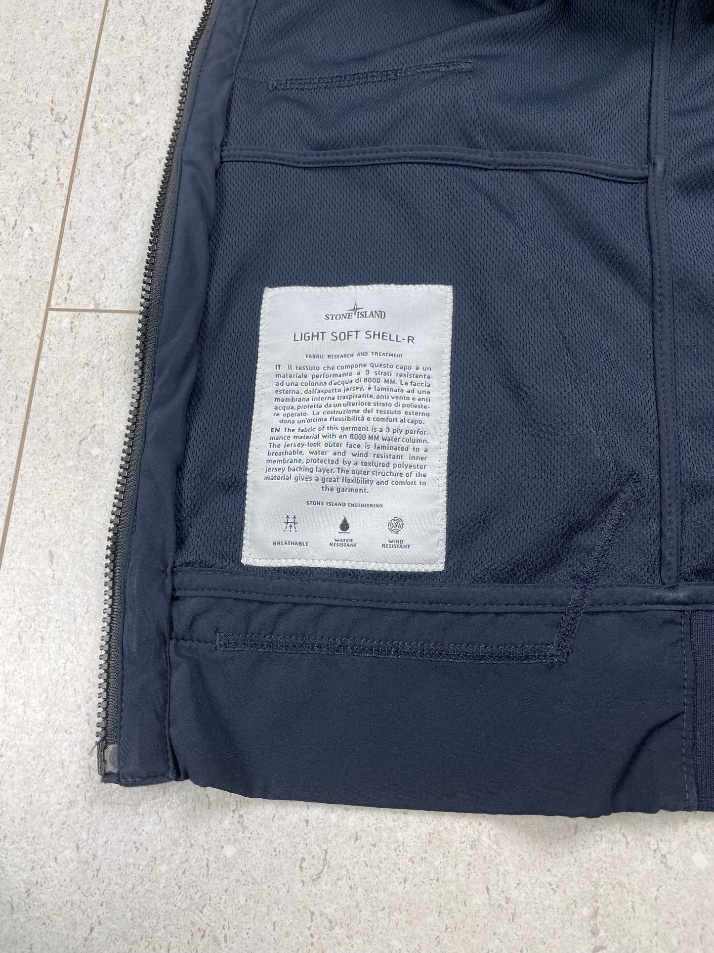 Stone Island Light Soft Shell-R | Size Large